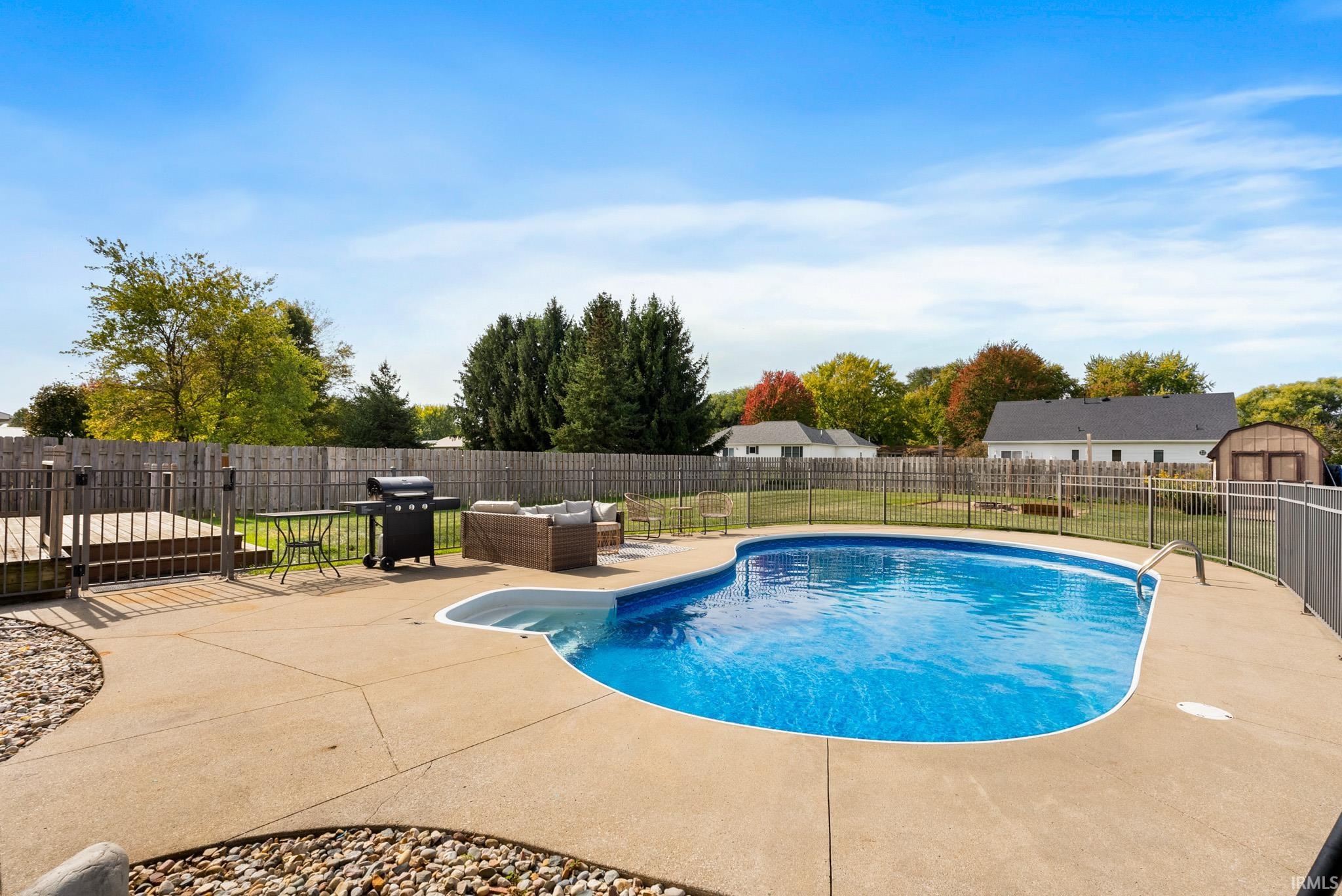 933 N Timberline Circle