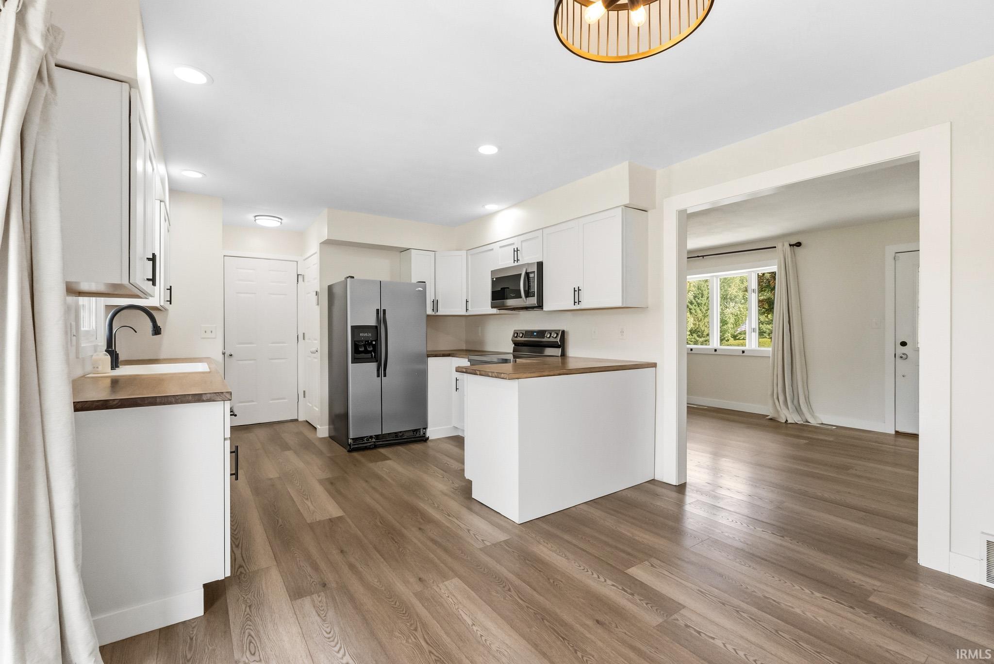 933 N Timberline Circle