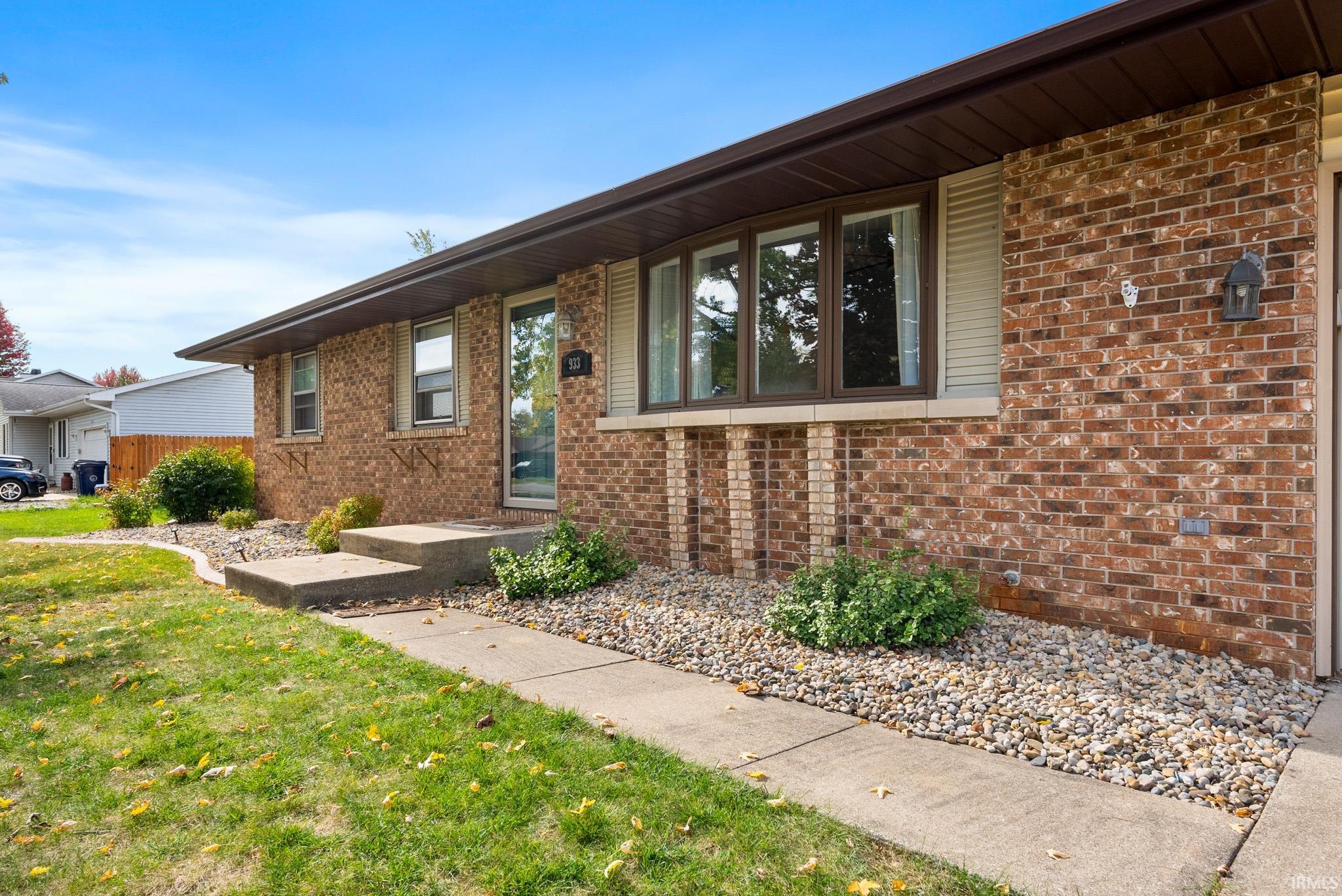 933 N Timberline Circle