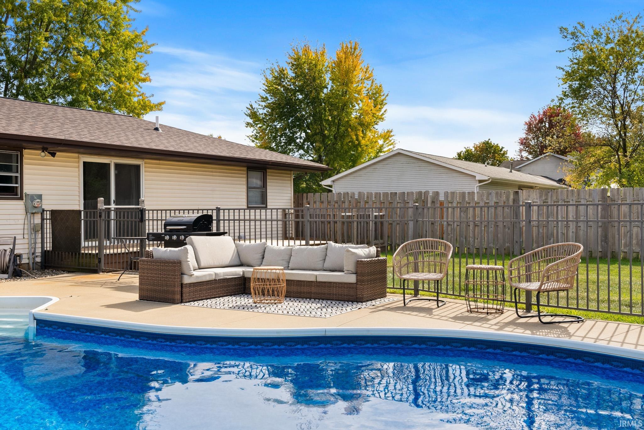 933 N Timberline Circle