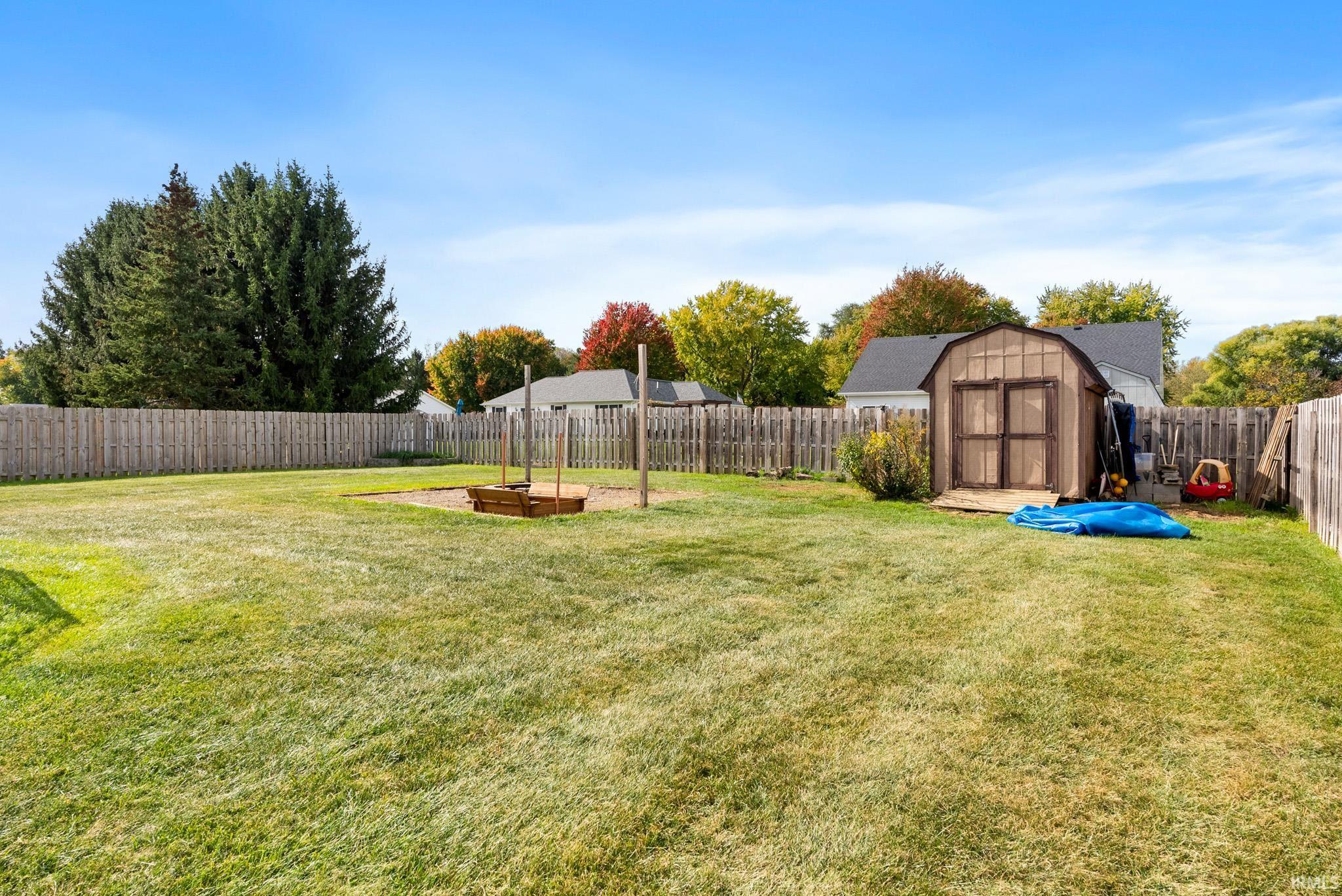 933 N Timberline Circle