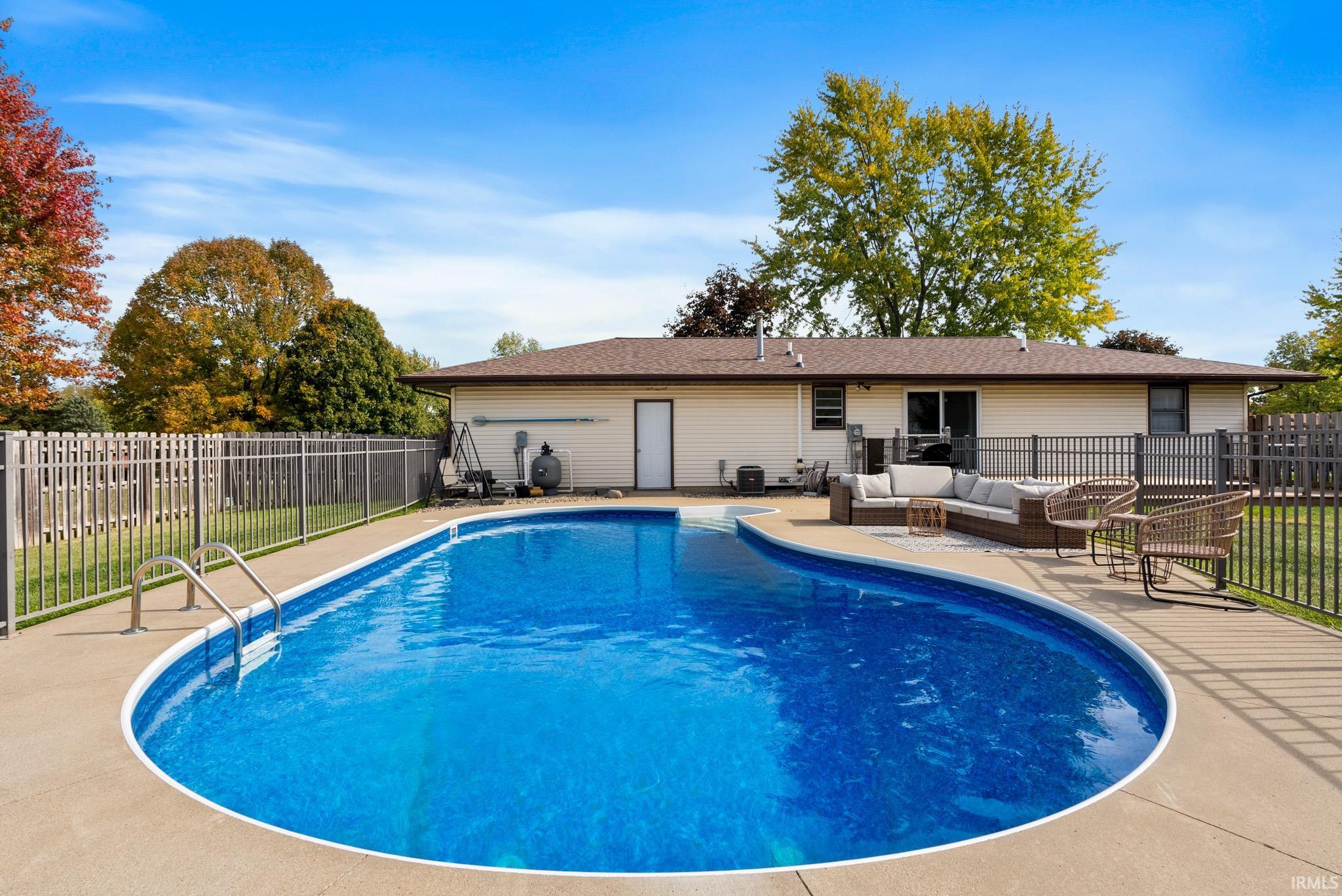 933 N Timberline Circle