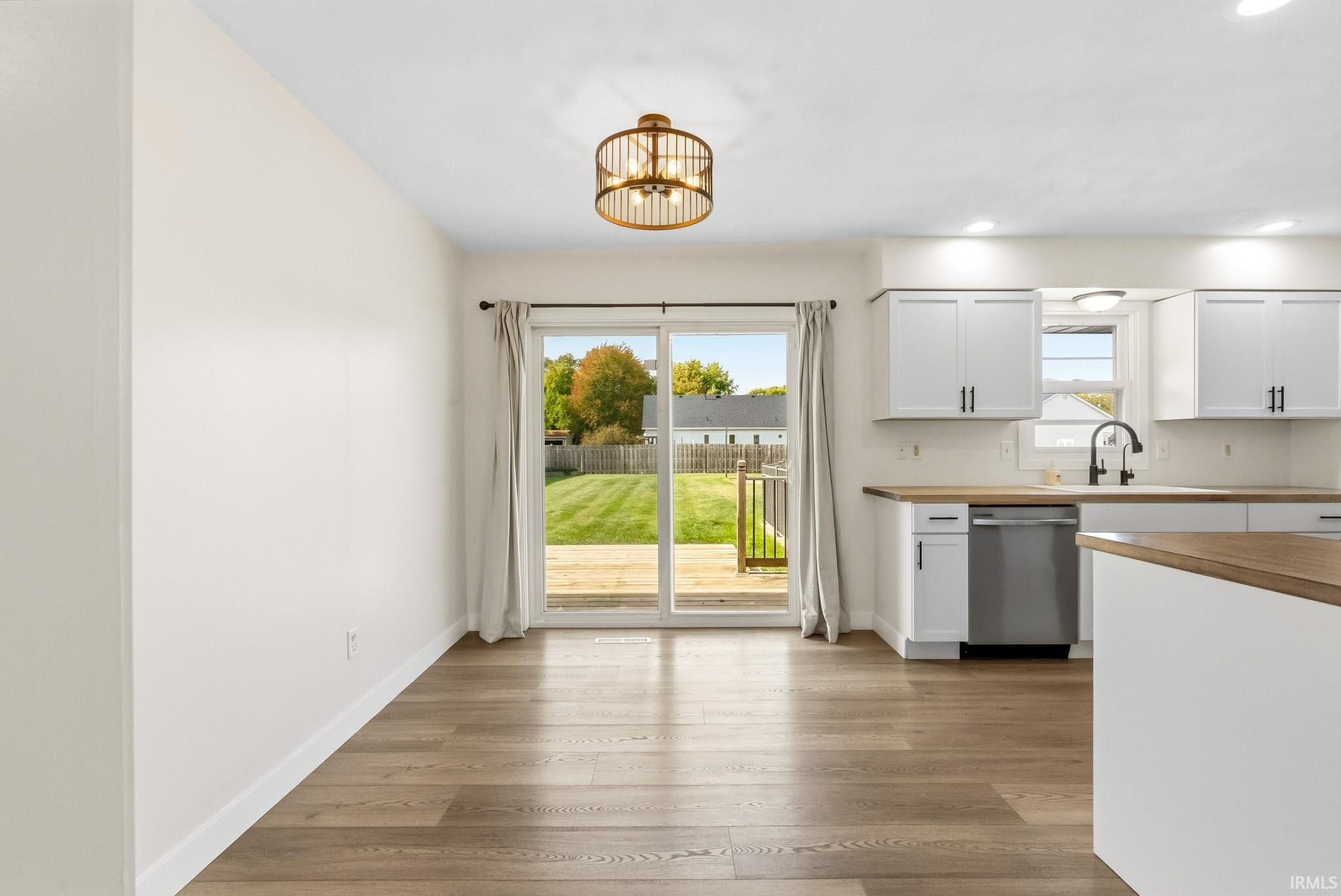 933 N Timberline Circle