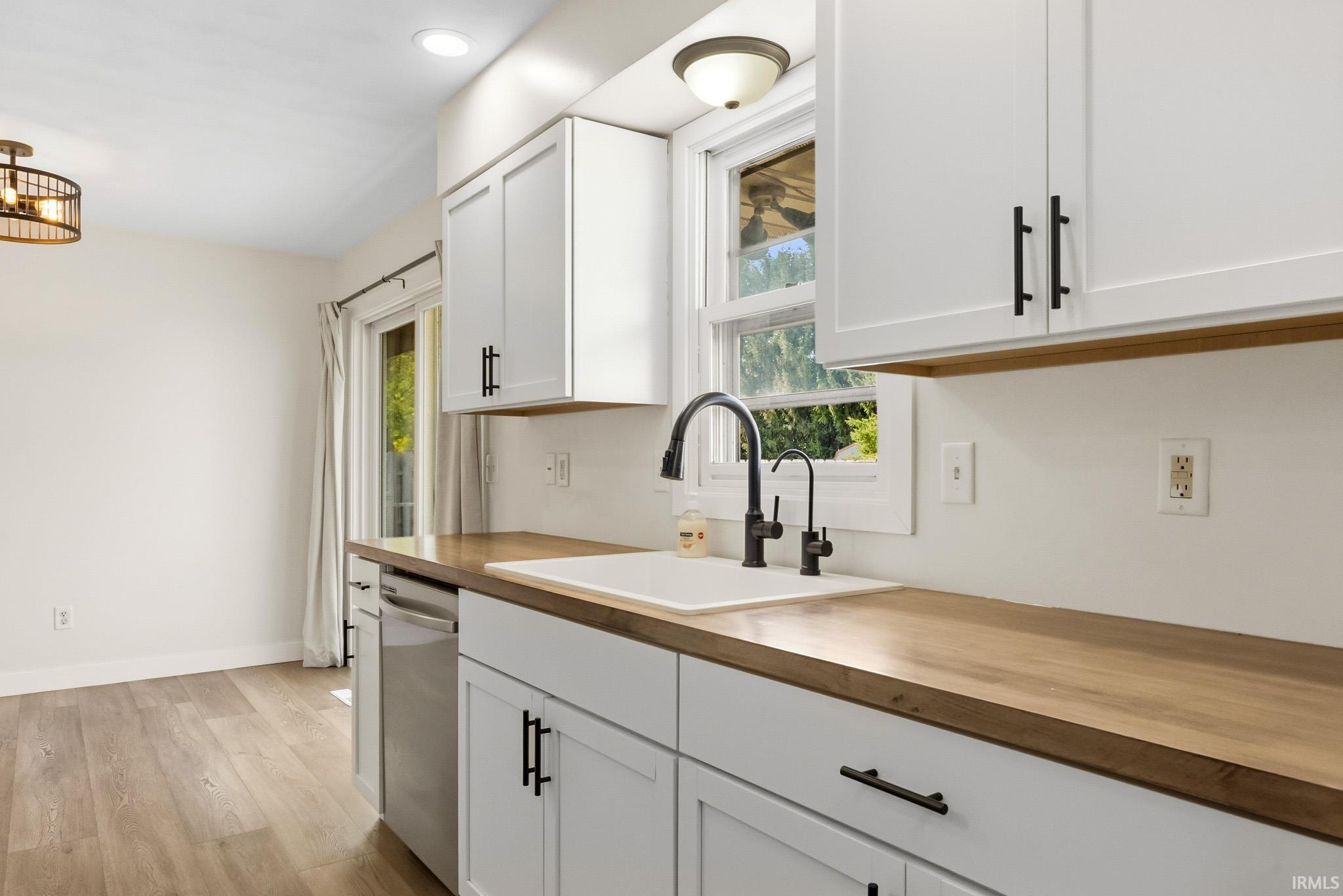 933 N Timberline Circle