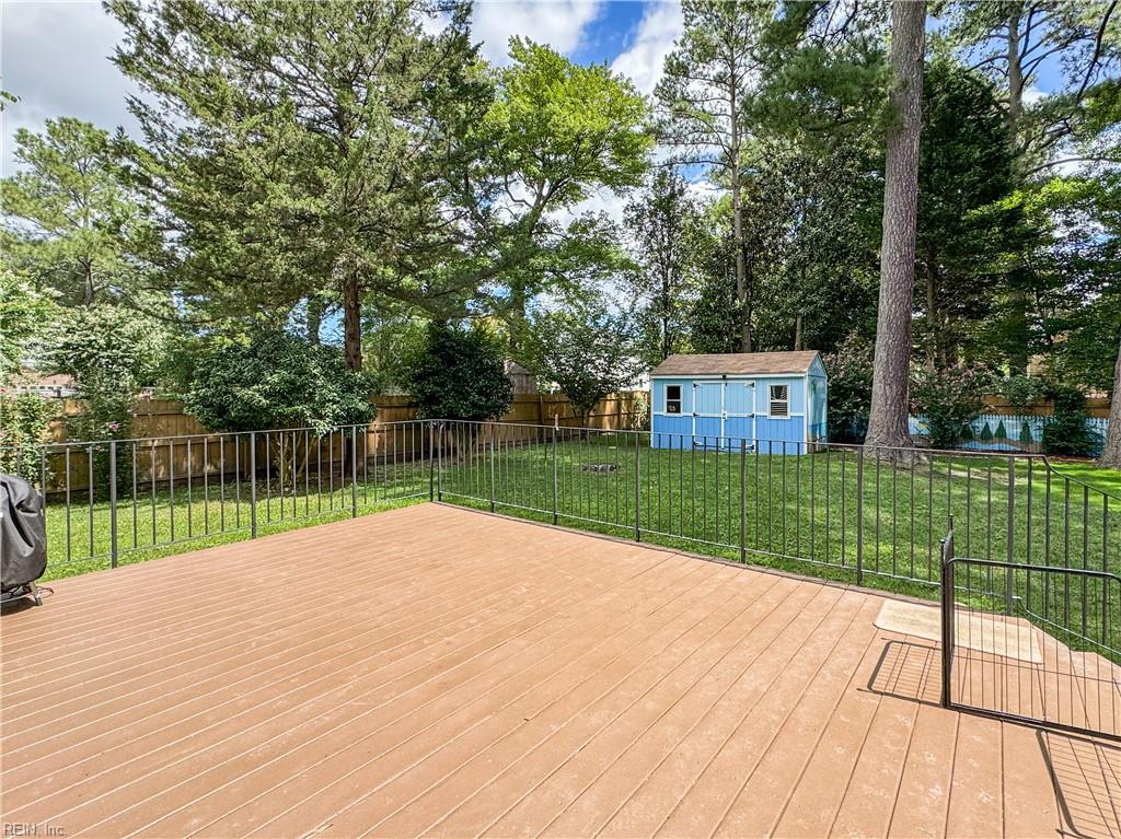 1052 Old Canterbury DR