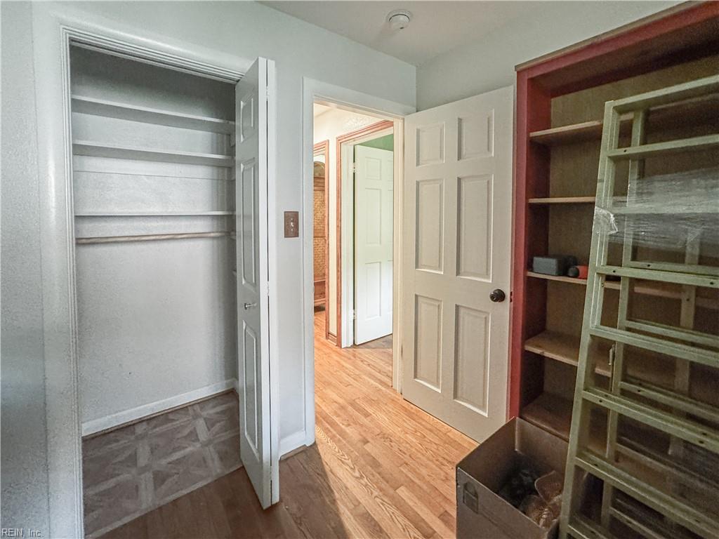 1052 Old Canterbury DR