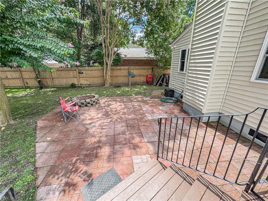 1052 Old Canterbury DR