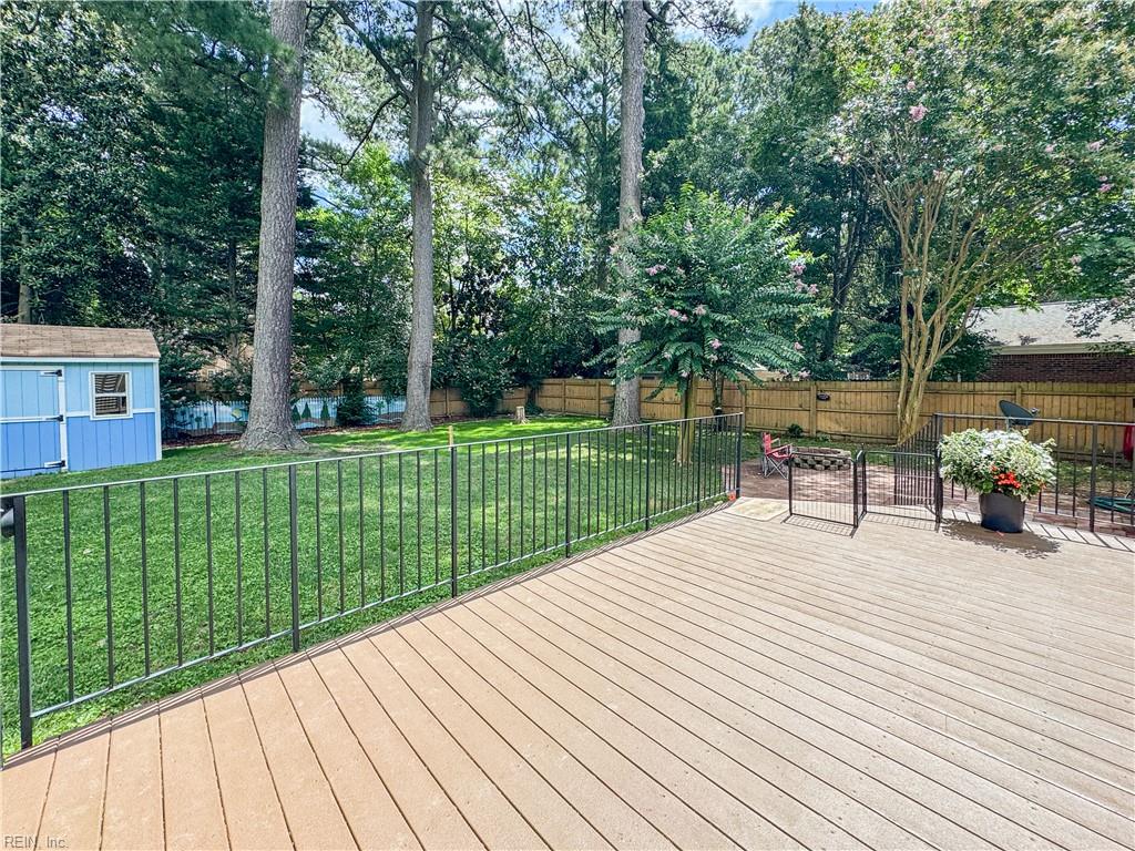 1052 Old Canterbury DR