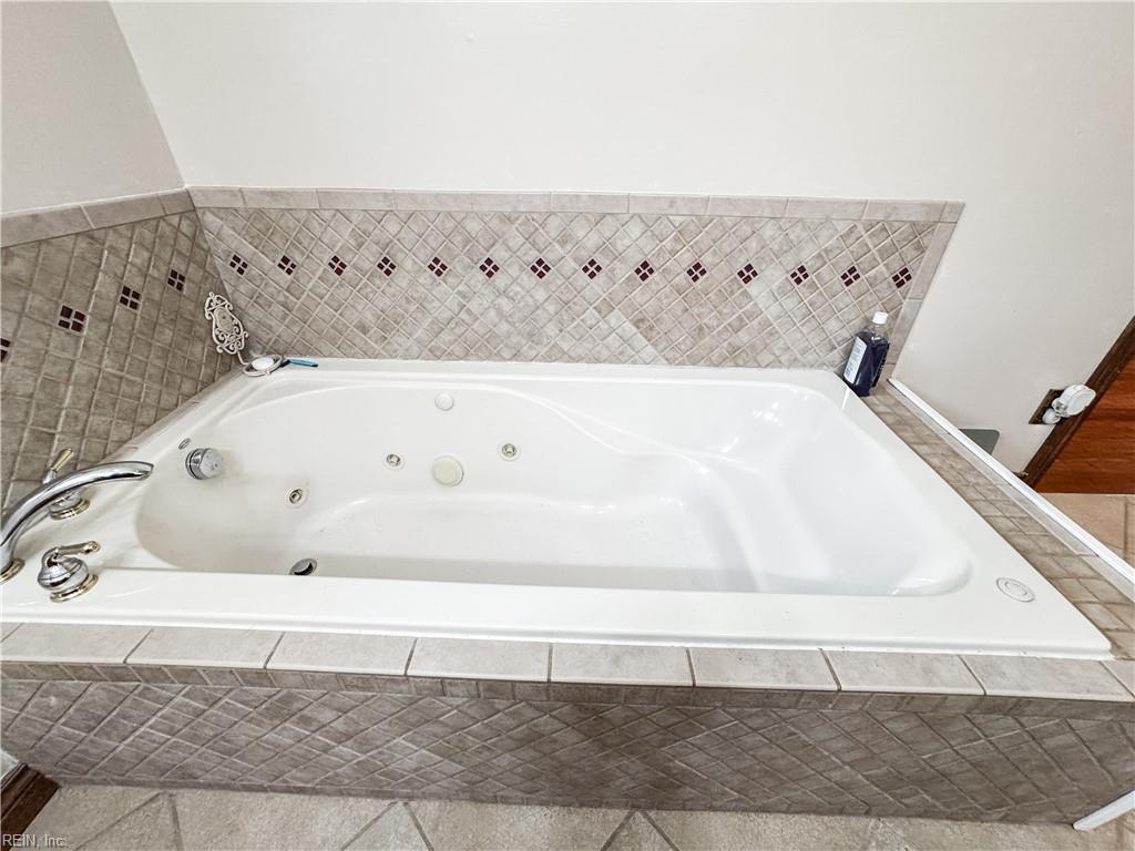 1052 Old Canterbury DR