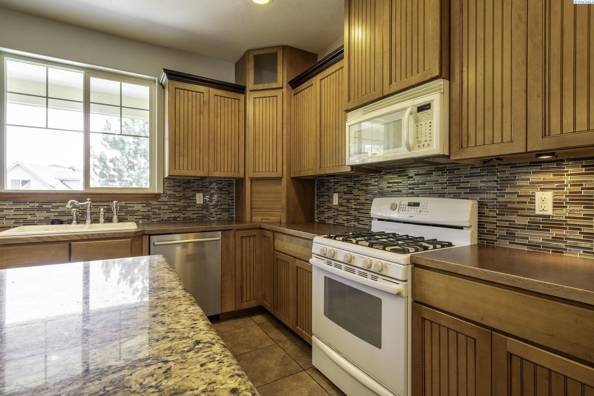 3707 Desert Plateau Dr