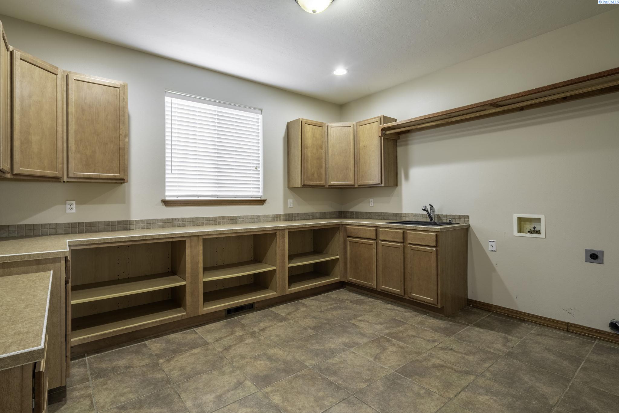 3707 Desert Plateau Dr