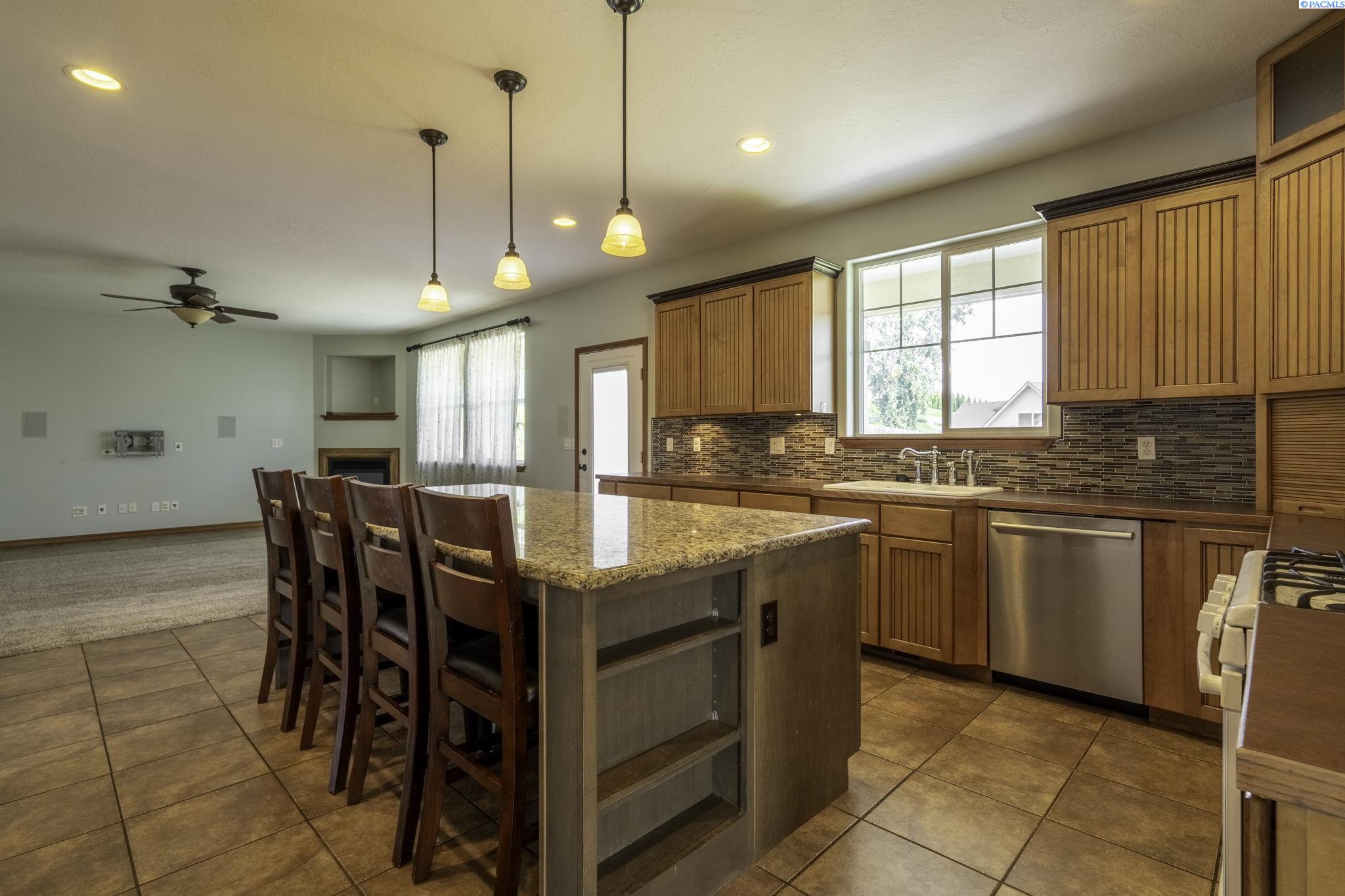 3707 Desert Plateau Dr