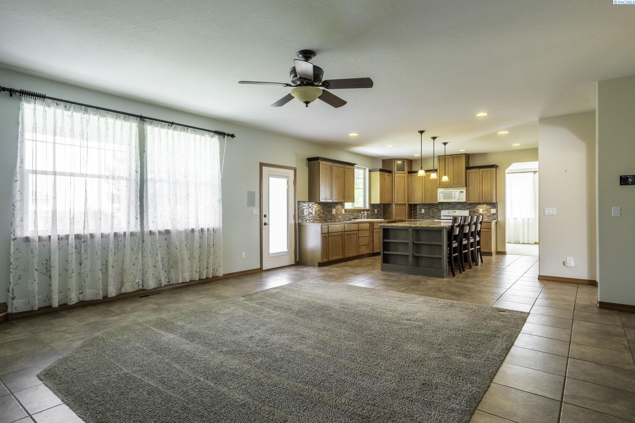 3707 Desert Plateau Dr
