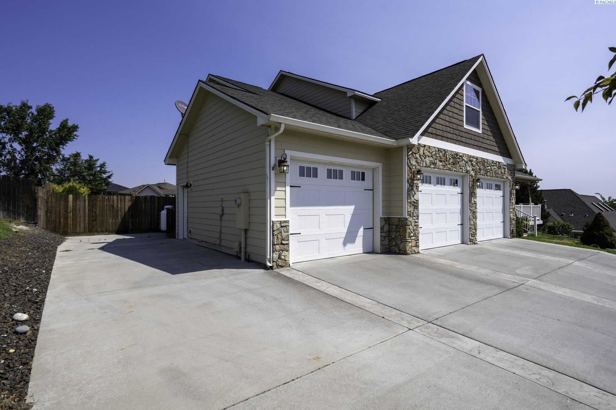 3707 Desert Plateau Dr