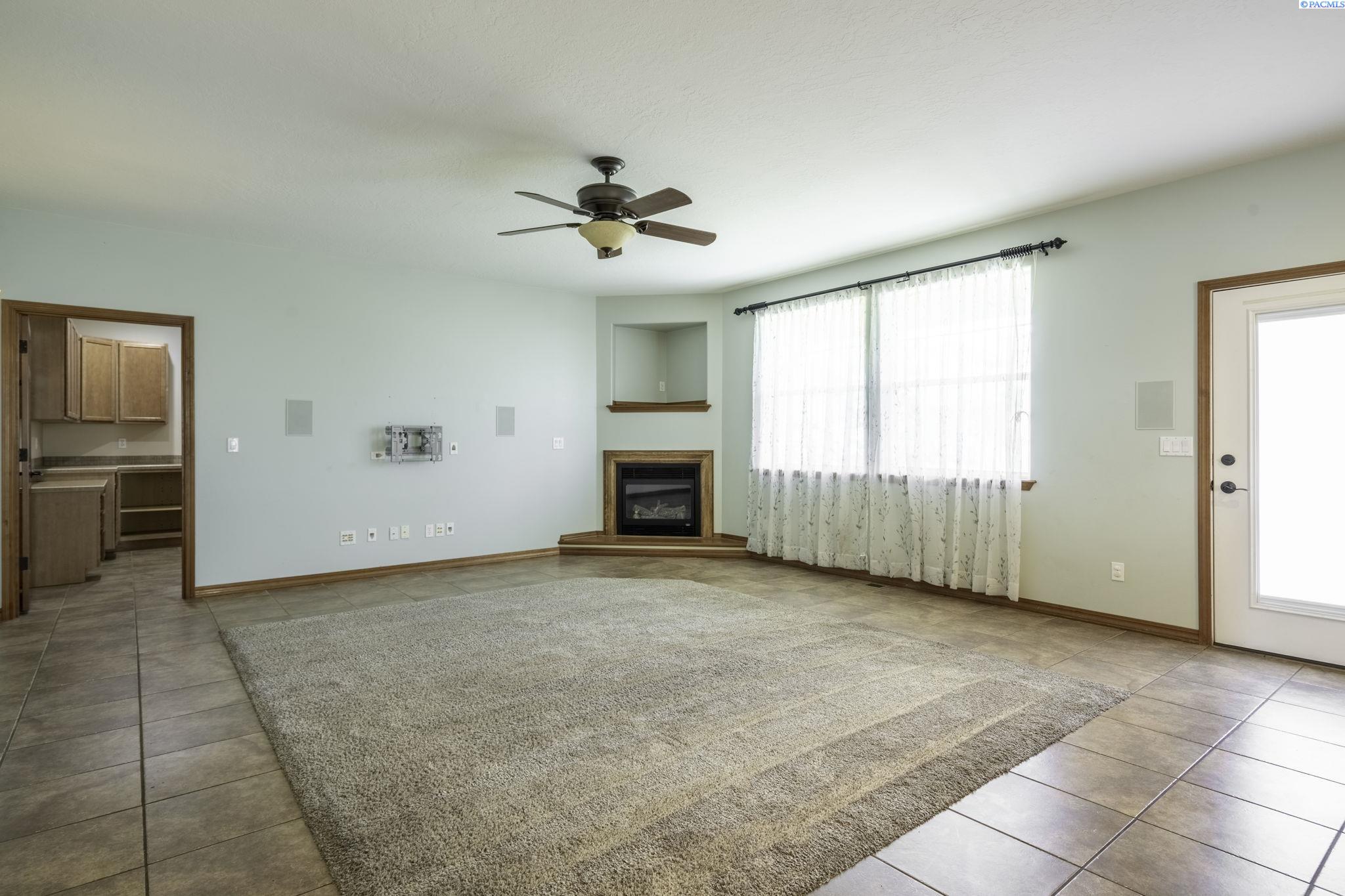 3707 Desert Plateau Dr