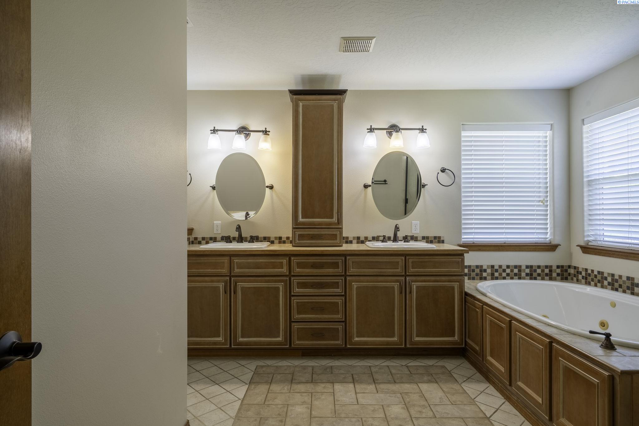 3707 Desert Plateau Dr