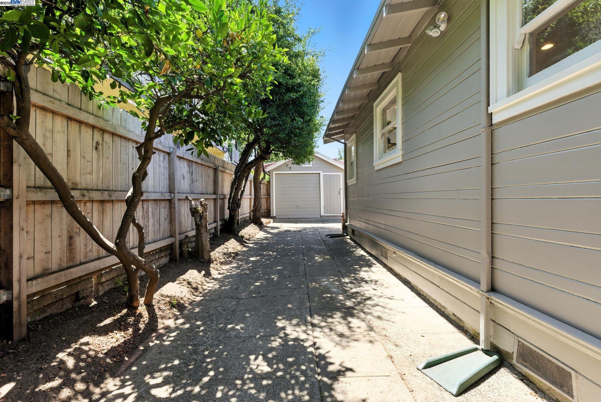 3936 Midvale Ave