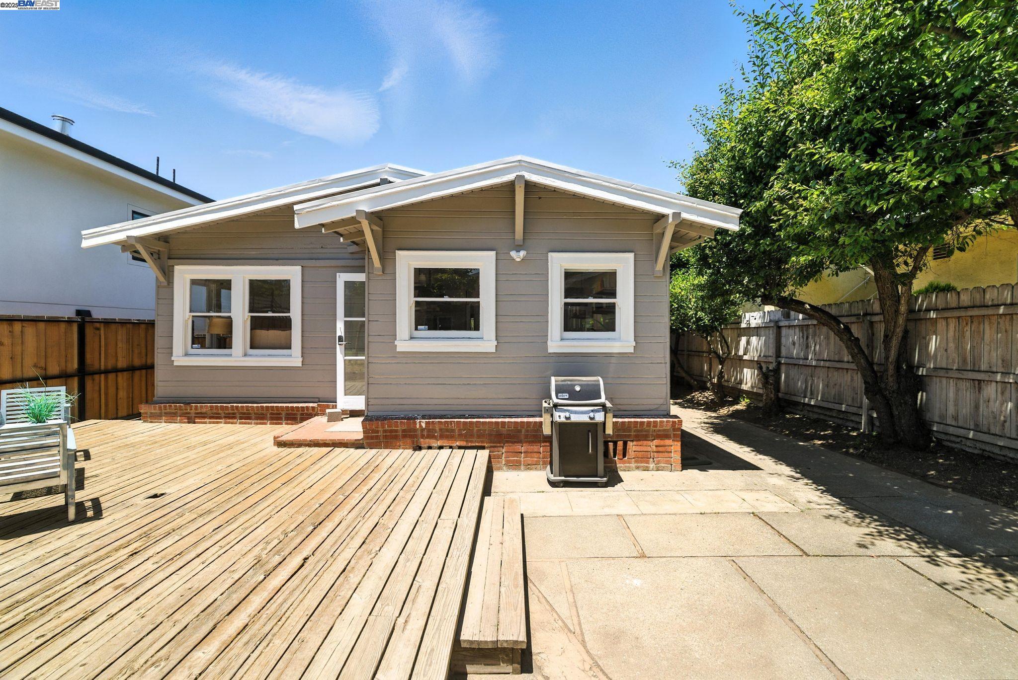 3936 Midvale Ave