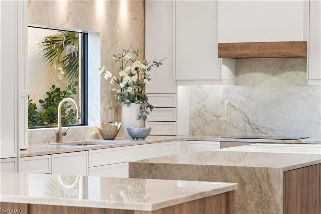 6805 Sand Pointe CIR