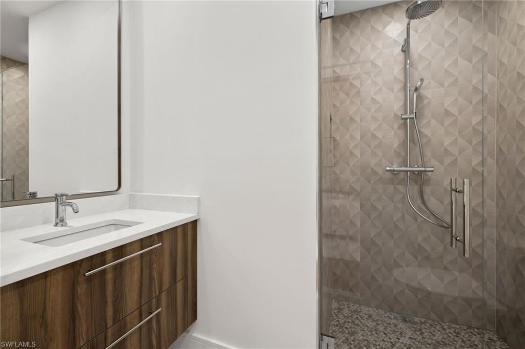 6805 Sand Pointe CIR