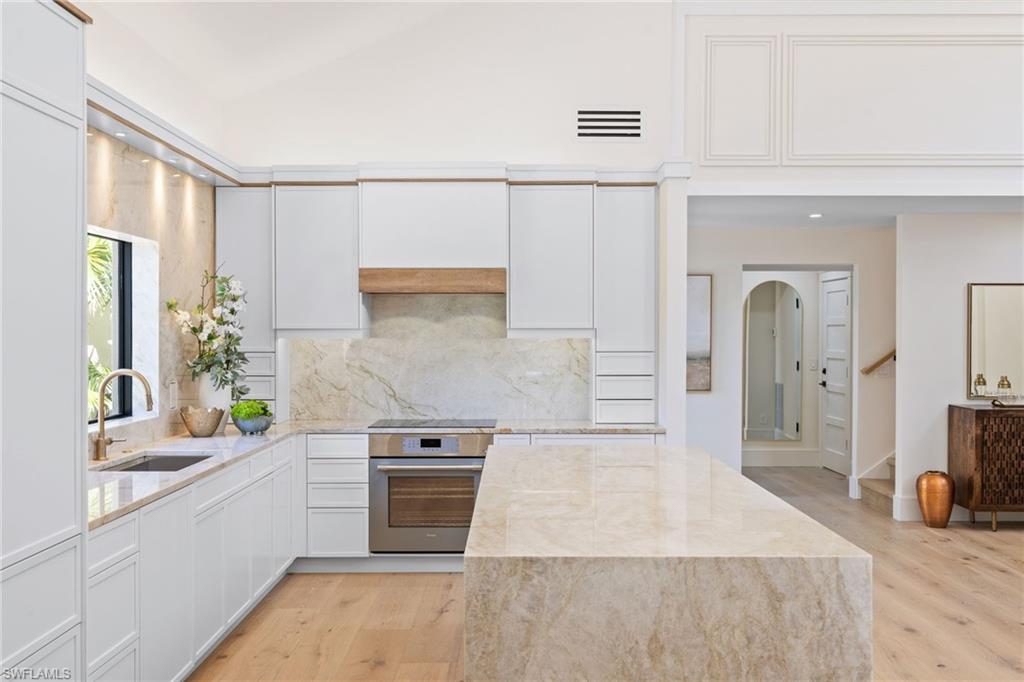 6805 Sand Pointe CIR