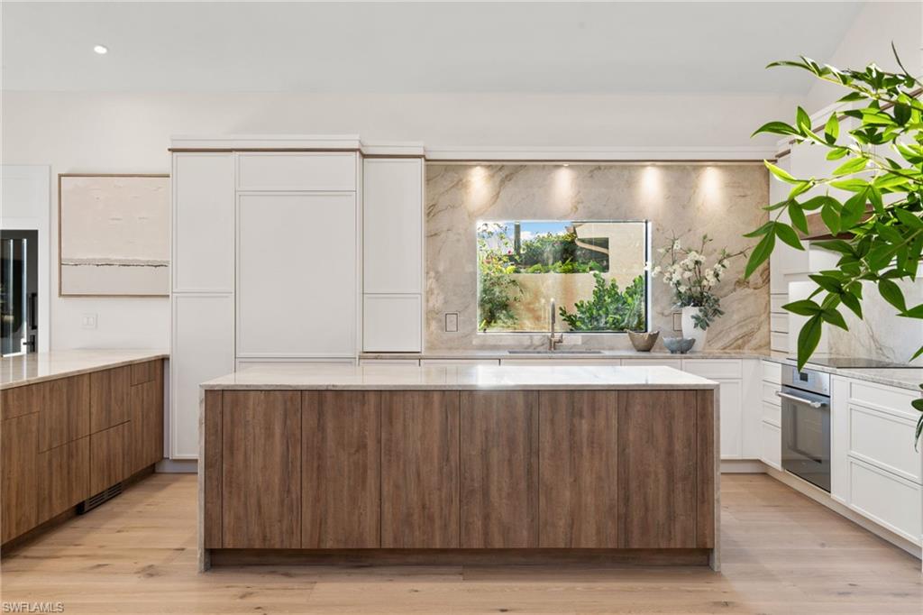 6805 Sand Pointe CIR