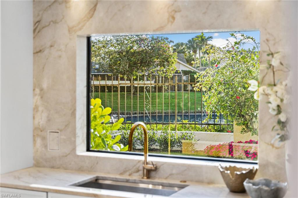 6805 Sand Pointe CIR