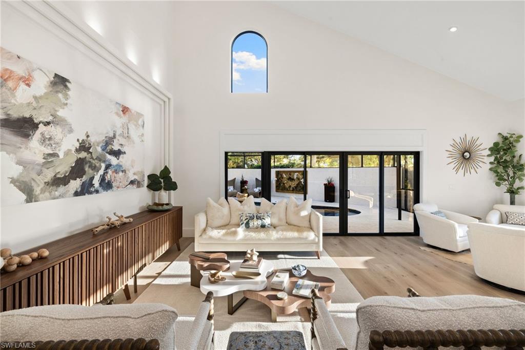 6805 Sand Pointe CIR