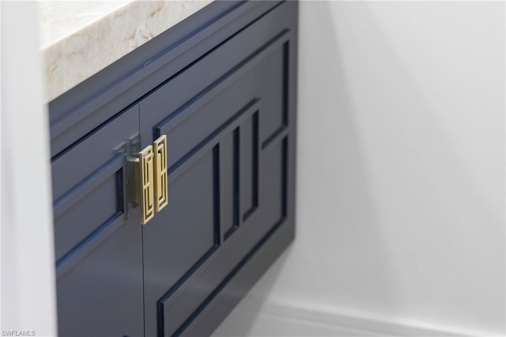 6805 Sand Pointe CIR