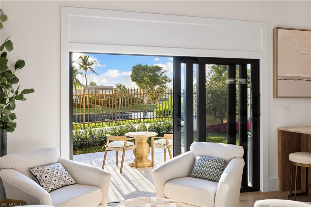 6805 Sand Pointe CIR