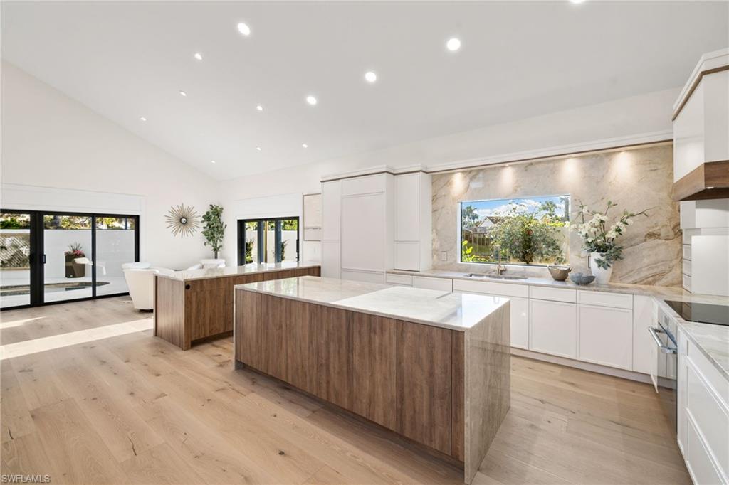 6805 Sand Pointe CIR