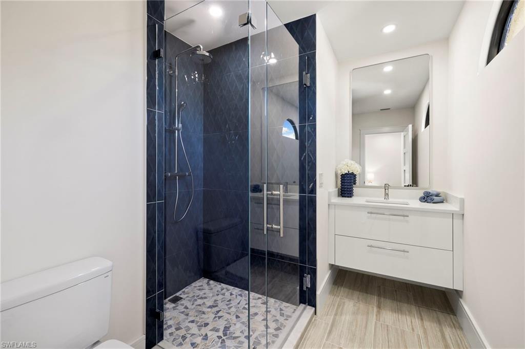 6805 Sand Pointe CIR