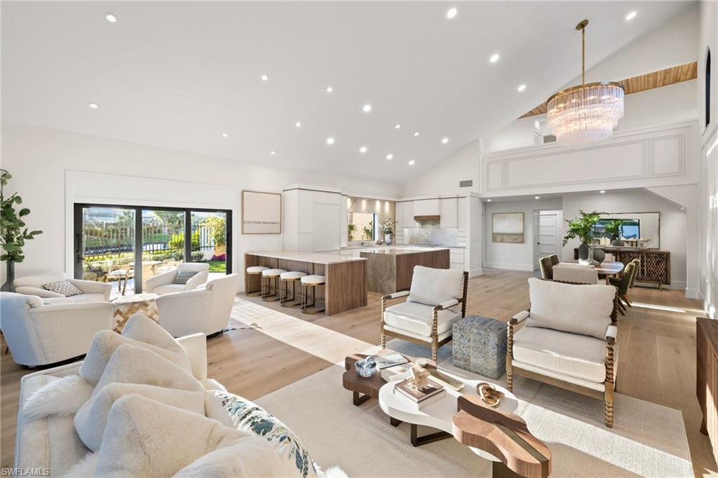 6805 Sand Pointe CIR