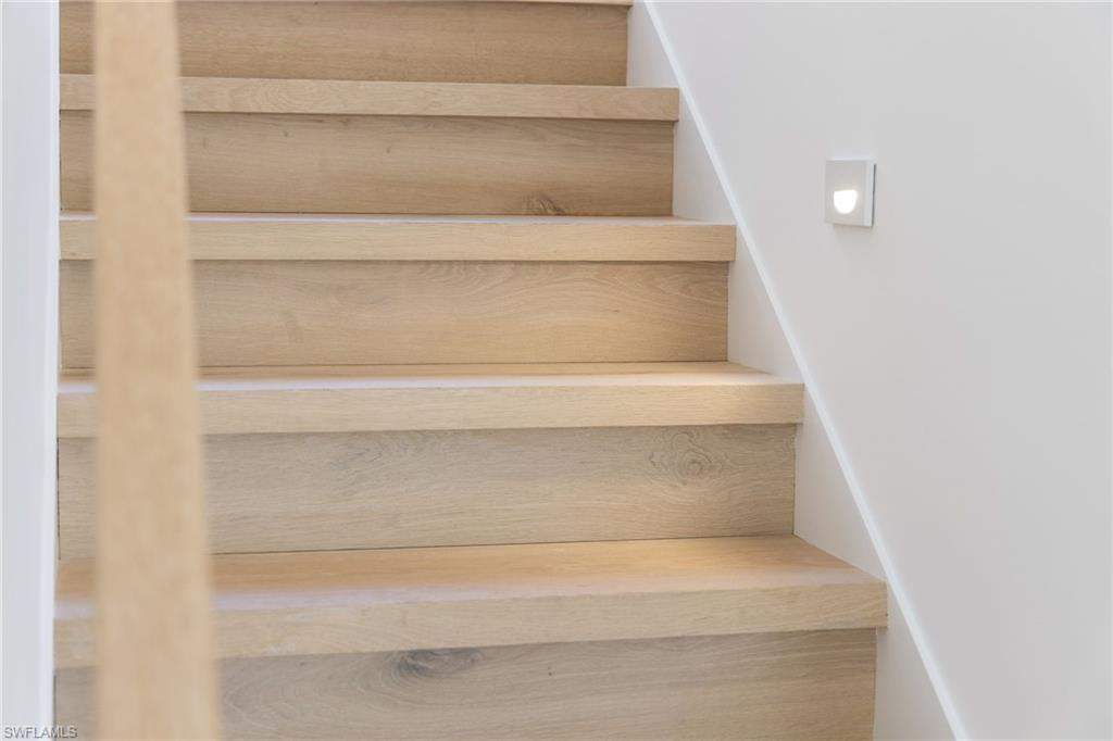 6805 Sand Pointe CIR