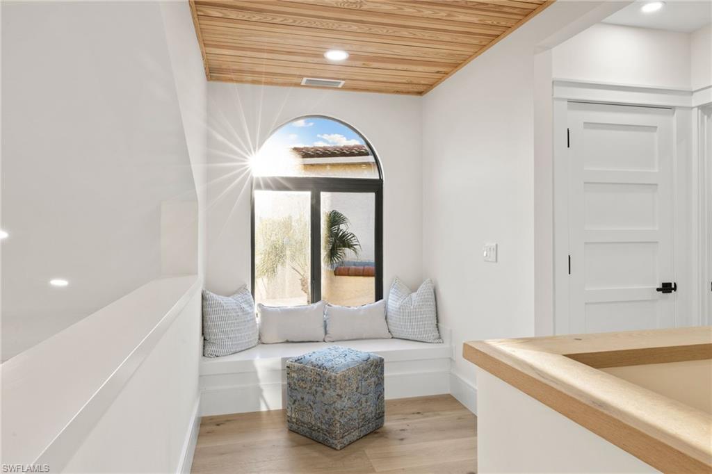 6805 Sand Pointe CIR