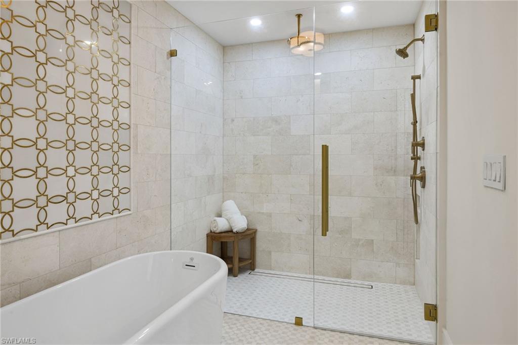 6805 Sand Pointe CIR