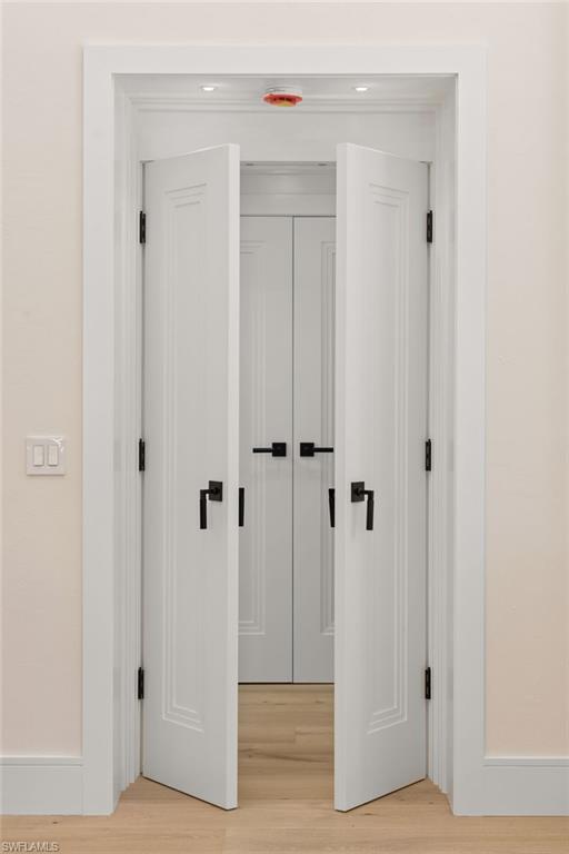 6805 Sand Pointe CIR