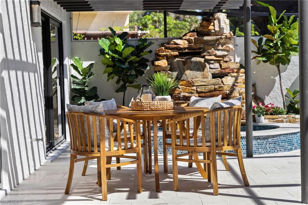 6805 Sand Pointe CIR