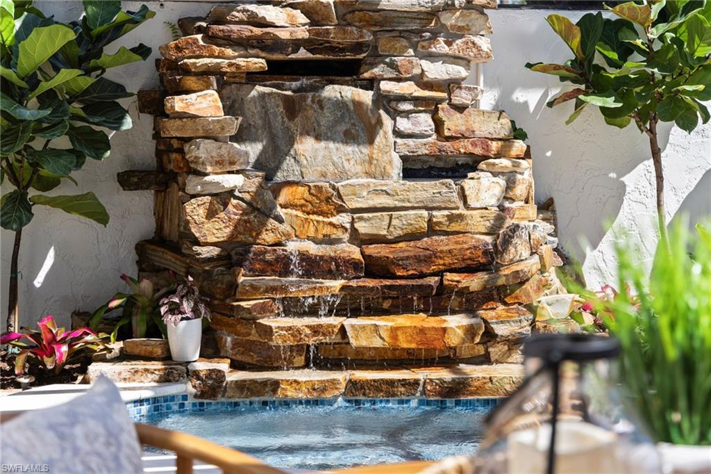 6805 Sand Pointe CIR