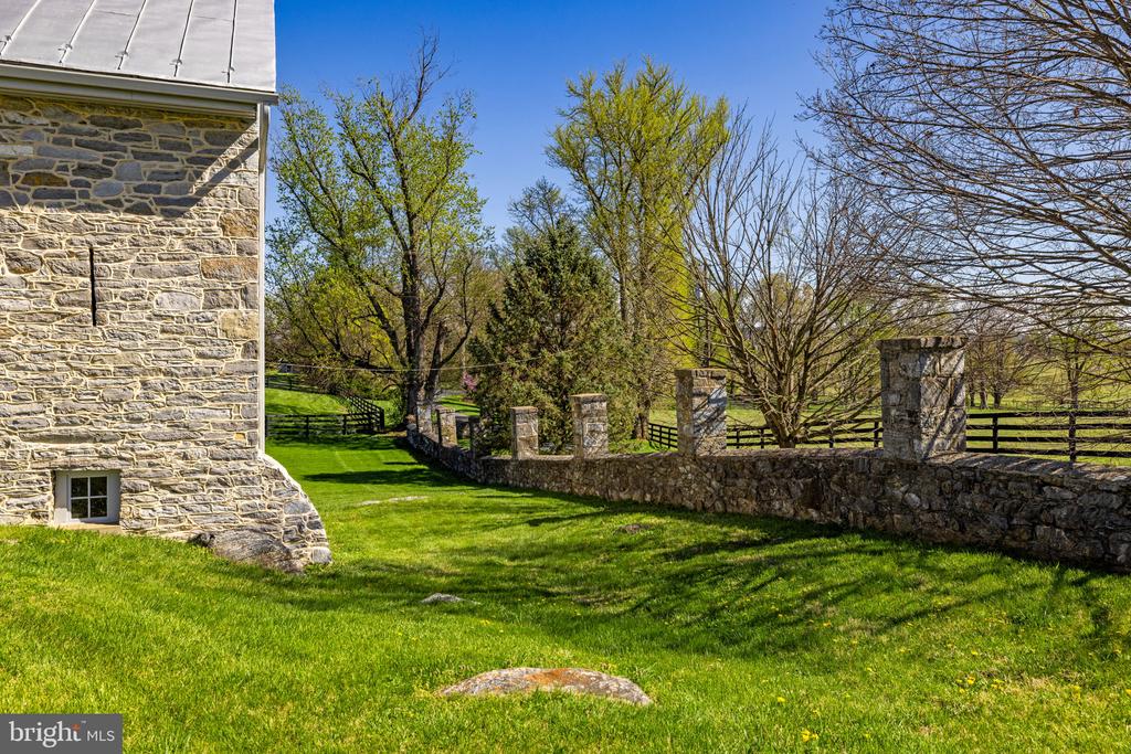 294 MILTON VALLEY LANE