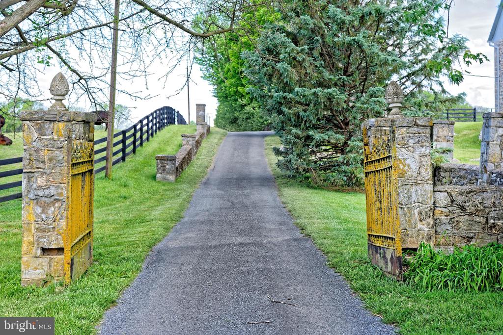 294 MILTON VALLEY LANE