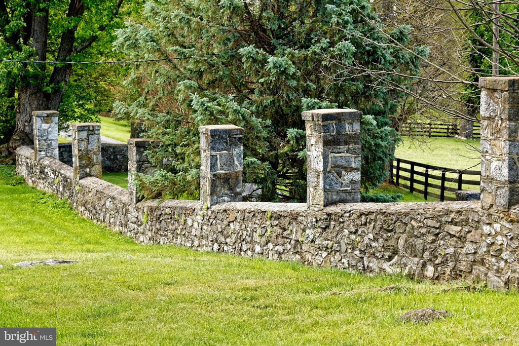 294 MILTON VALLEY LANE