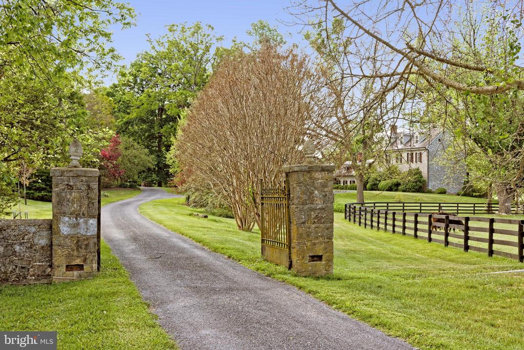 294 MILTON VALLEY LANE