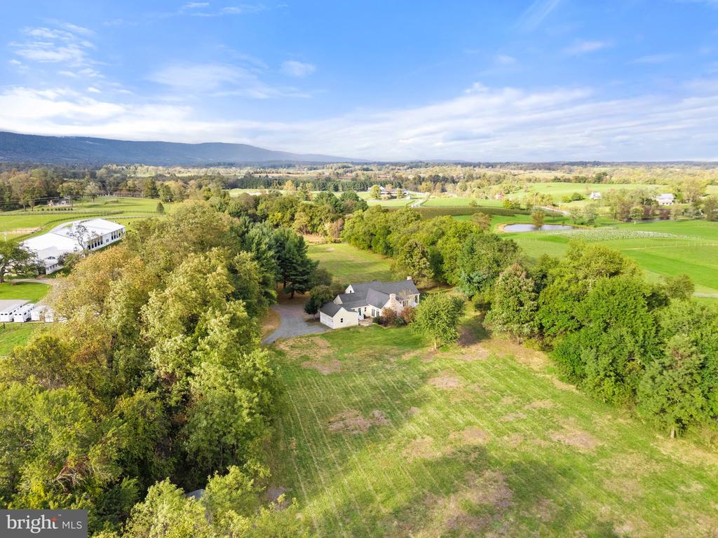 1225 DUNVEGAN DRIVE