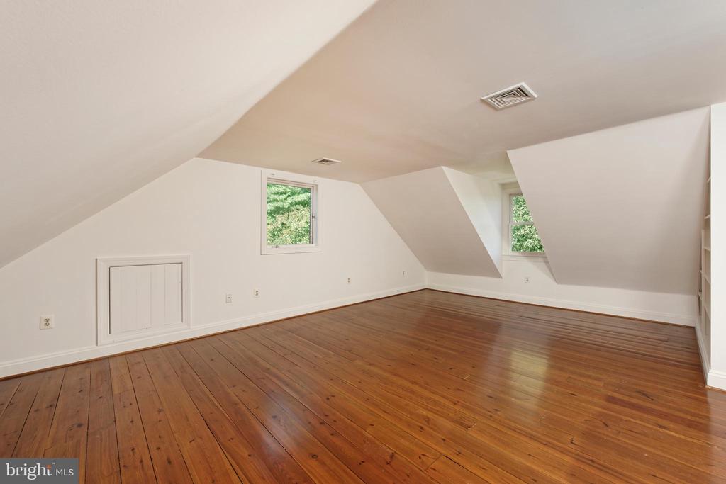 1225 DUNVEGAN DRIVE