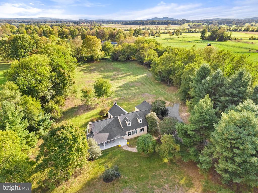 1225 DUNVEGAN DRIVE