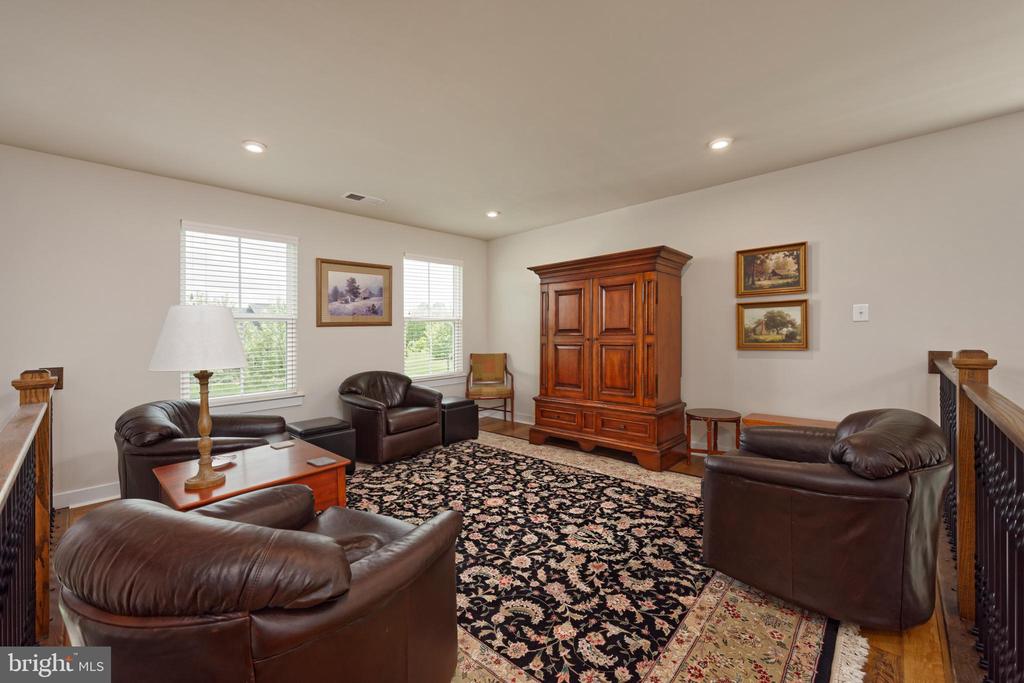 6400 BOB WHITE DRIVE