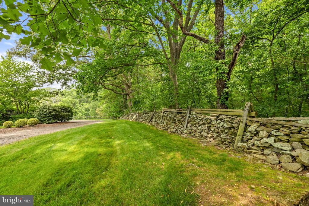 6452 OLD GOOSE CREEK ROAD