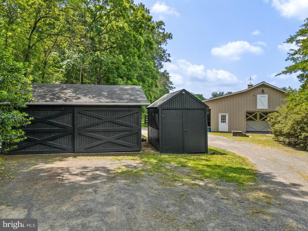 6452 OLD GOOSE CREEK ROAD