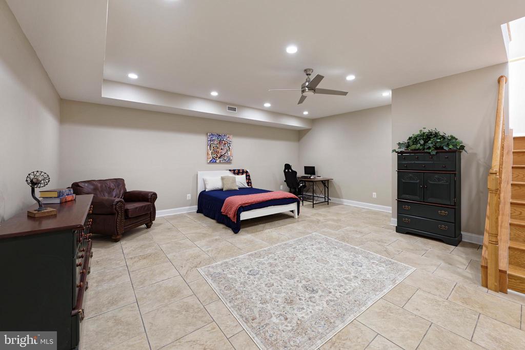 6951 HILLTOP LANE